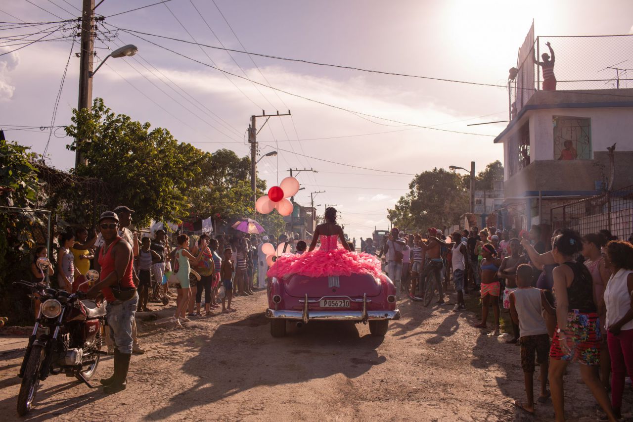 La exhibición de riqueza es importante, incluso en la Cuba comunista, donde el rito se ha transformado en una actuación.
