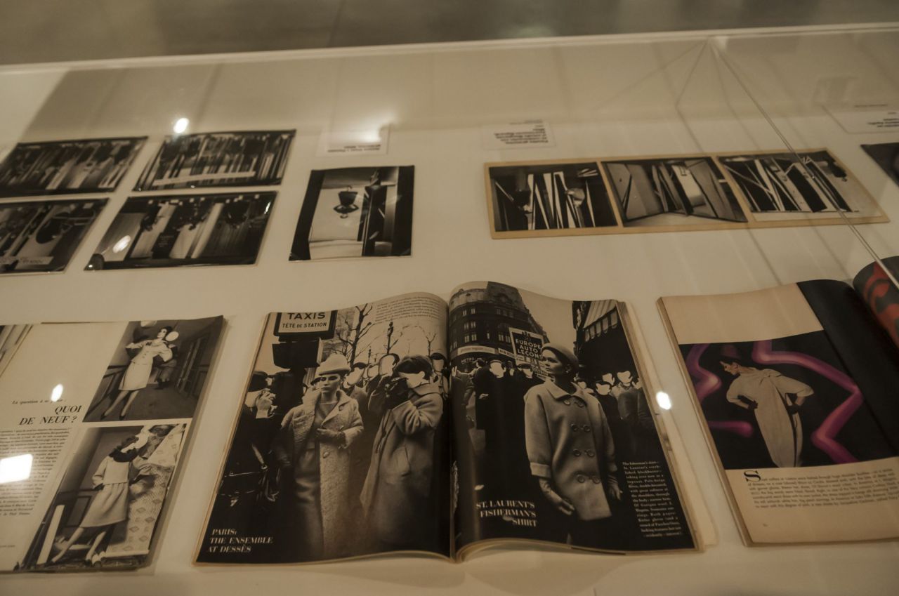 También Klein ha dirigido veintiuna películas –cortometrajes, mediometrajes y largometrajes– en los campos de la ficción y el documental, y cerca de 250 anuncios publicitarios.
