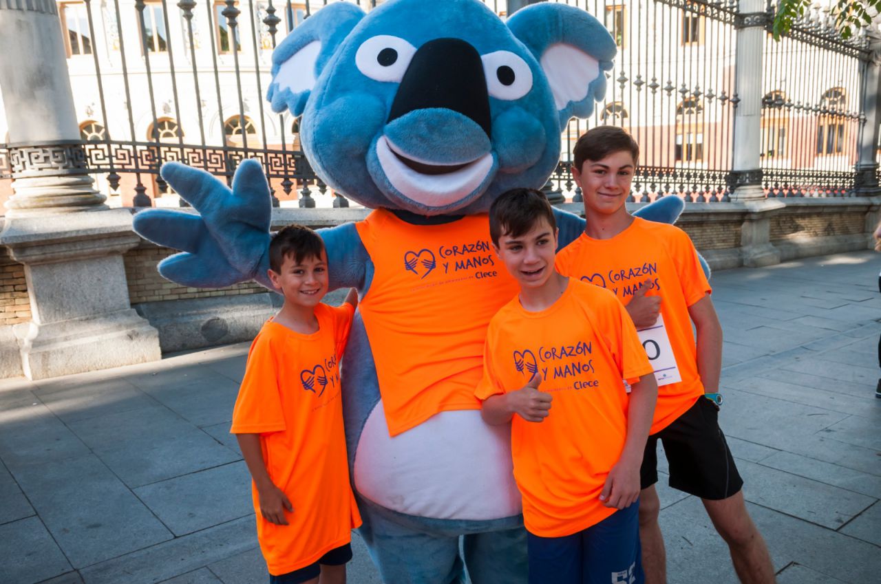 La asociación Corazón y Manos, lanzada por empleados de Clece, participa en la 'VI Carrera contra la Violencia de Género'.