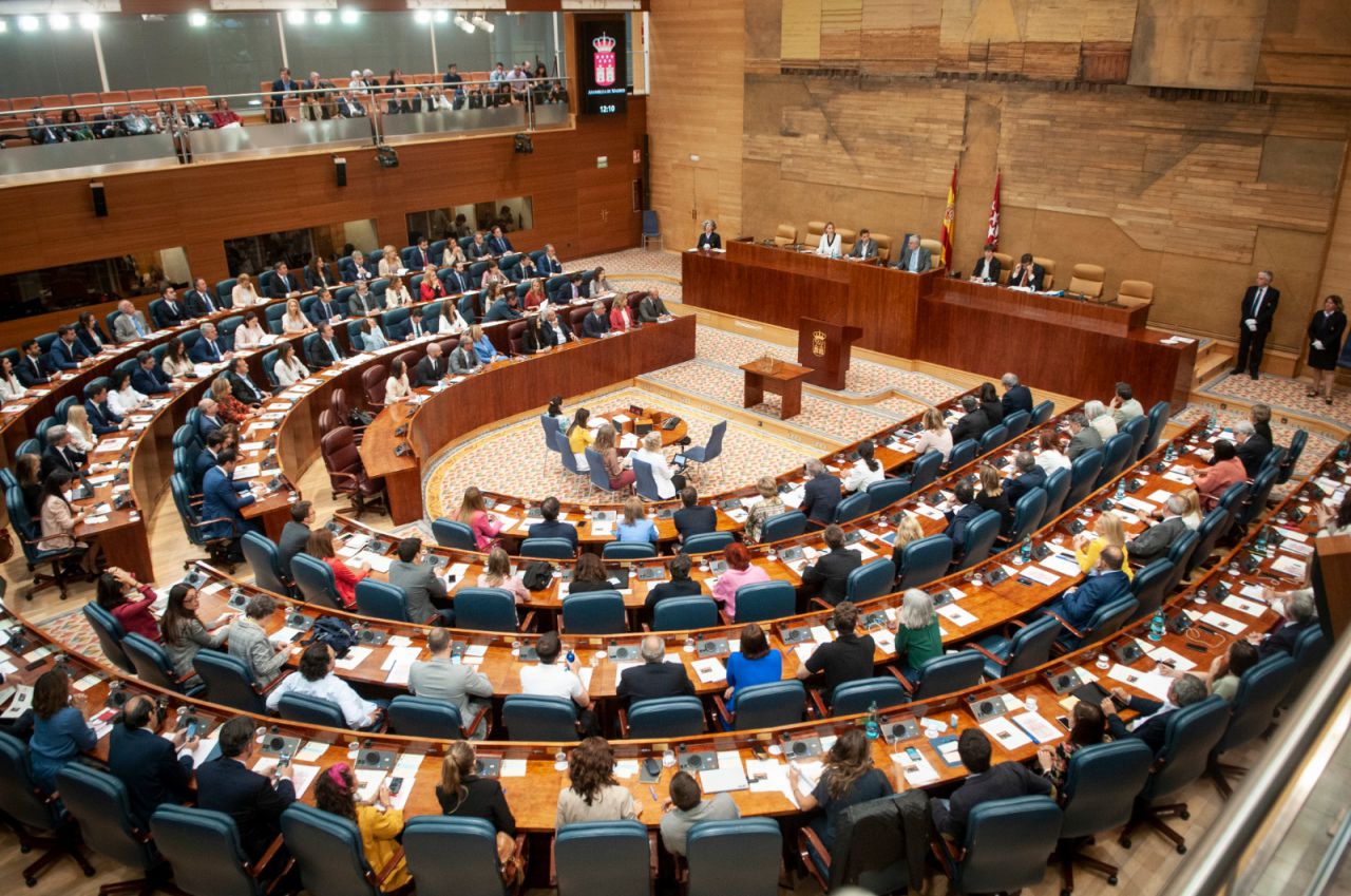 Un total de 132 diputados componen la Asamblea: 61 mujeres y 71 hombres. 