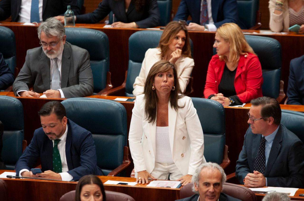 Alicia Sánchez Camacho acata la Constitución en el pleno de investidura de la Asamblea de Madrid.