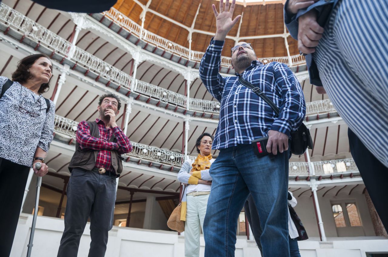 Hoy, el Beti Jai ha vuelto a abrir sus puertas, y lo ha hecho con una imagen fiel a la original. Al menos, en esa dirección ha ido todo el esfuerzo del equipo rehabilitador, que, según explica el Ayuntamiento en un comunicado, 