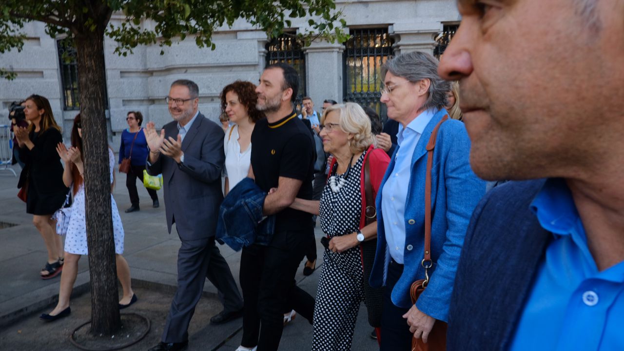 Manuela Carmena se despide como alcaldesa de Madrid junto a su equipo