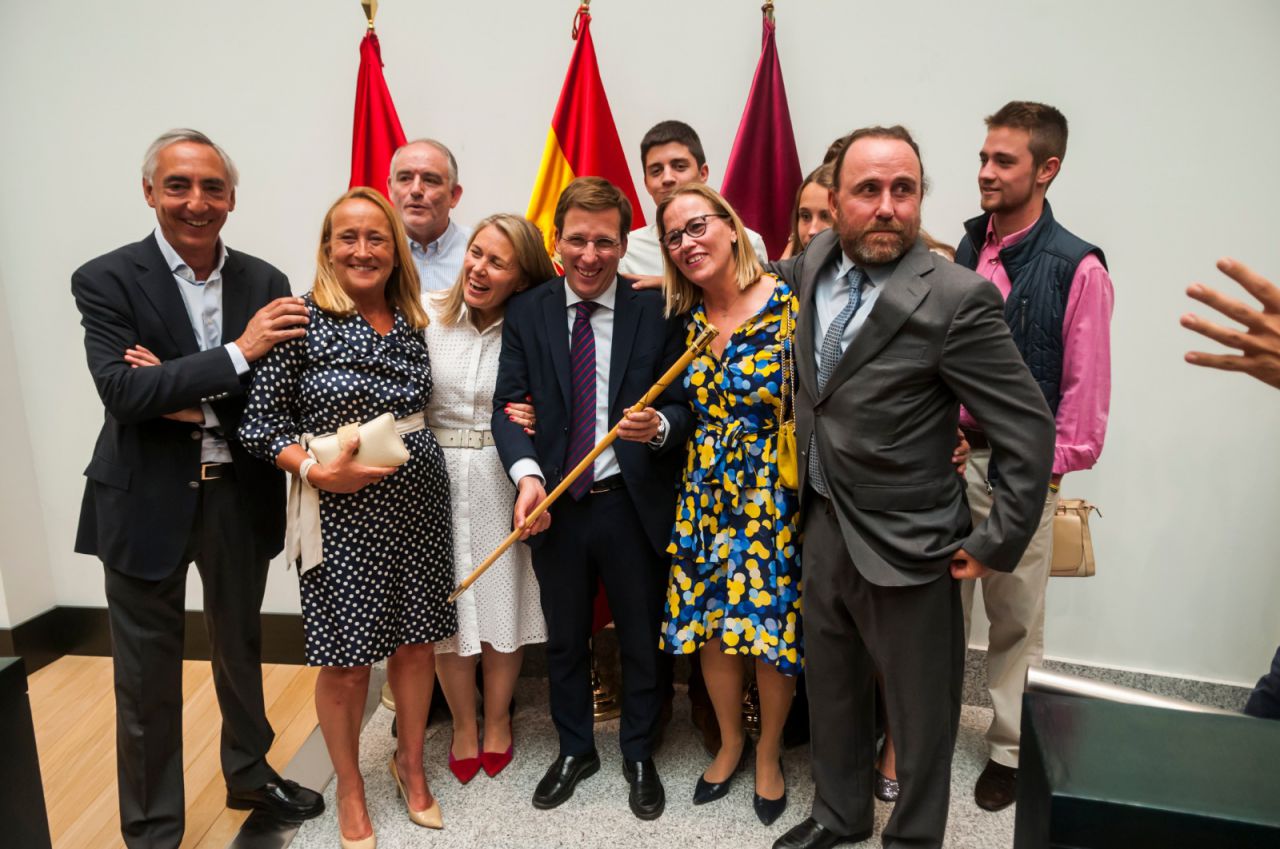 José Luis Martínez-Almeida junto a su familia