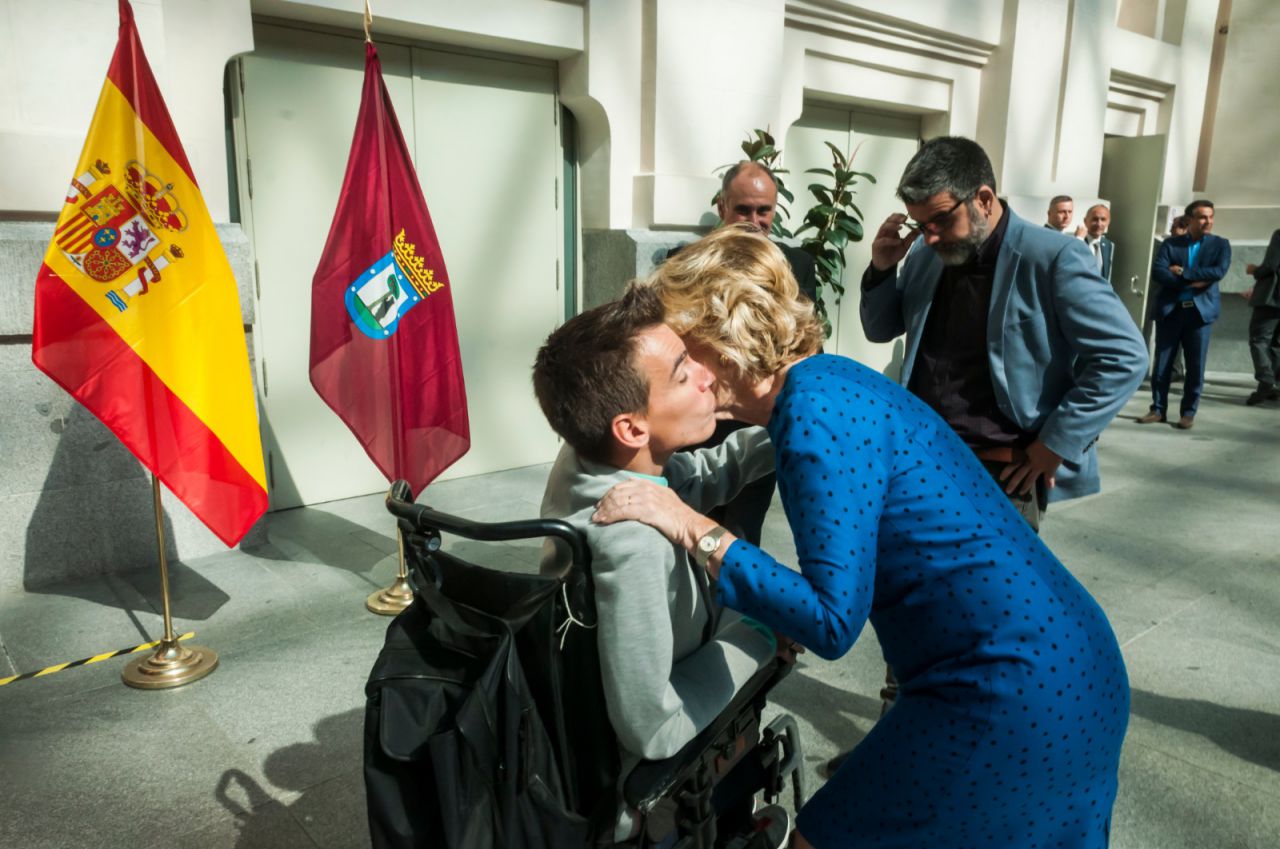 Esperanza Aguirre y Pablo Soto se saludan en Cibeles