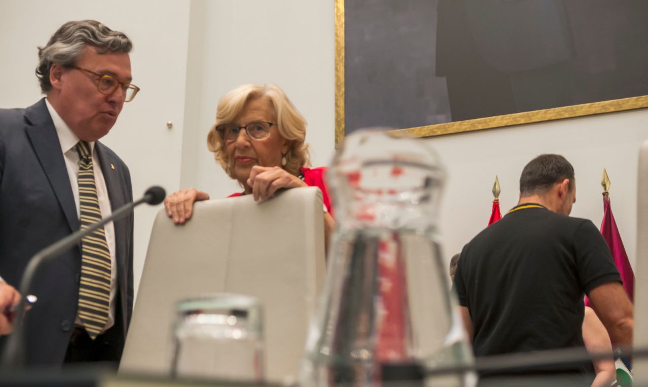 Manuela Carmena, antes de comenzar el Pleno