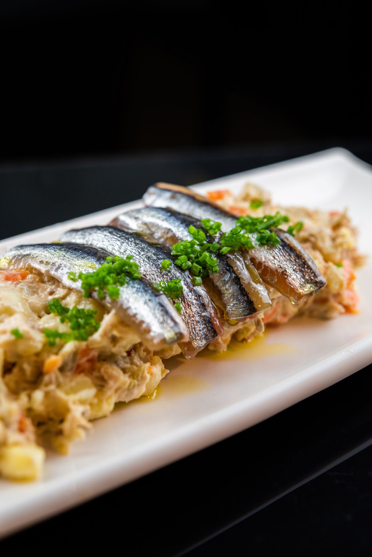Ensaladilla Tradicional con boquerones caseros - La Barra de Sandó