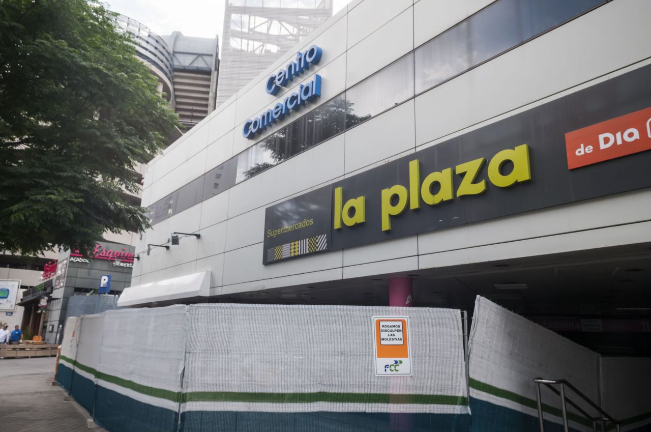 Aunque dicho plan no incrementa la edificabilidad, permite aumentar la altura del recinto para instalar una cubierta retráctil articulada que actuará como barrera de protección acústica y lumínica para el espacio urbano colindante.