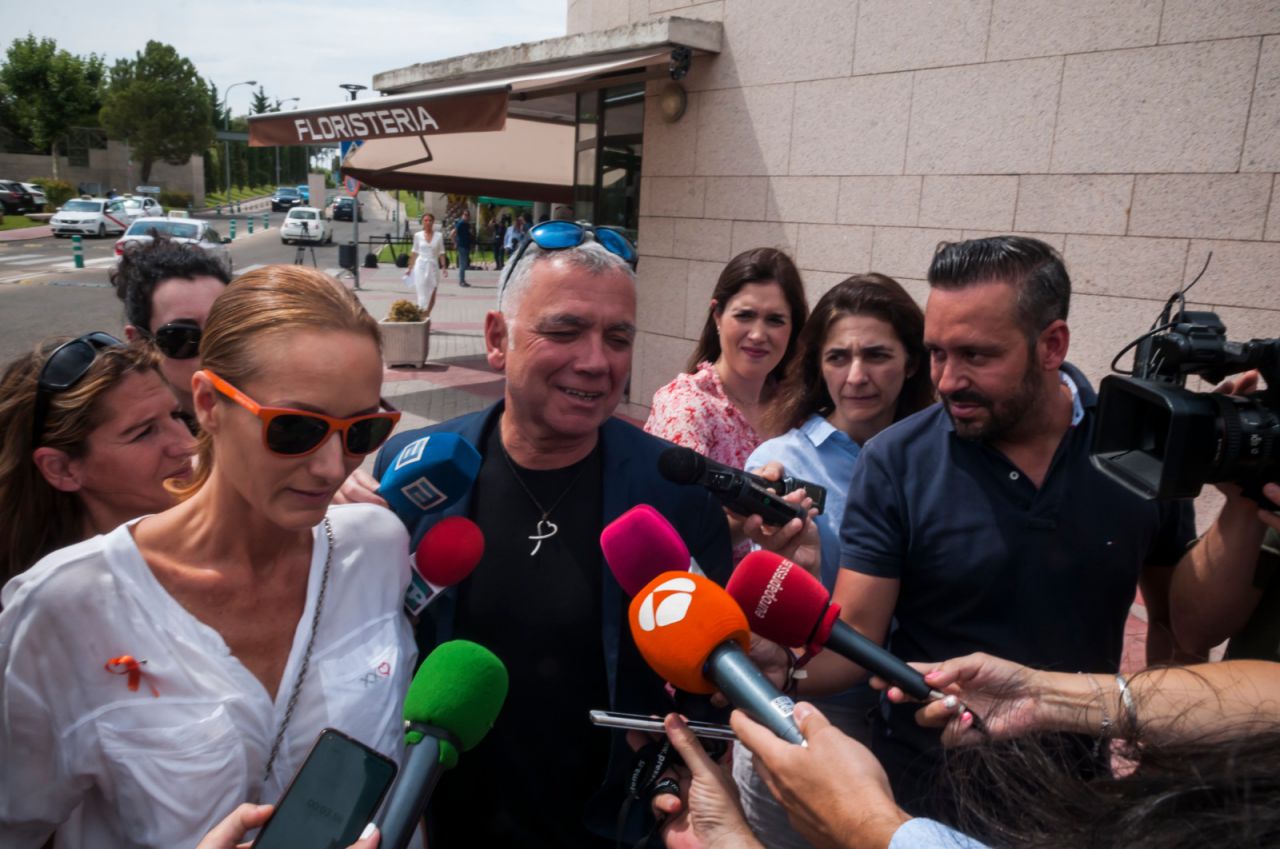 El periodista Juan Ramón Lucas y su mujer Sandra Ibarra.