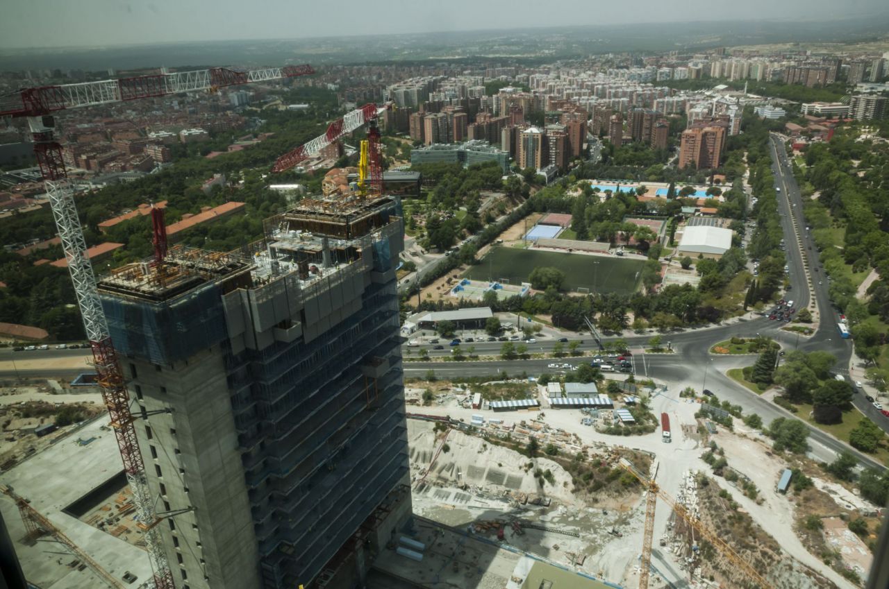 La torre, en construcción.