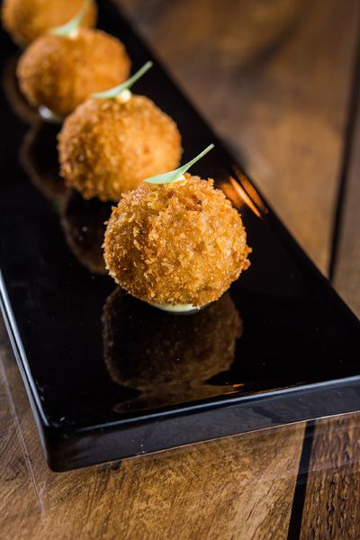 Croqueta de txangurro con curry rojo picante, Bacira