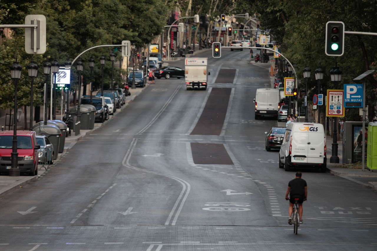 Calle Atocha vacía de tráfico en el primer día de la entrada en vigor de la suspensión de la moratoria de multas de Madrid Central.