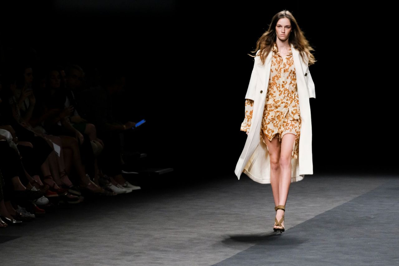 Fiel a su estilo, el diseñador ha combinado en su nueva propuesta la elegancia con la cotidianidad, la practicidad con el glamour.