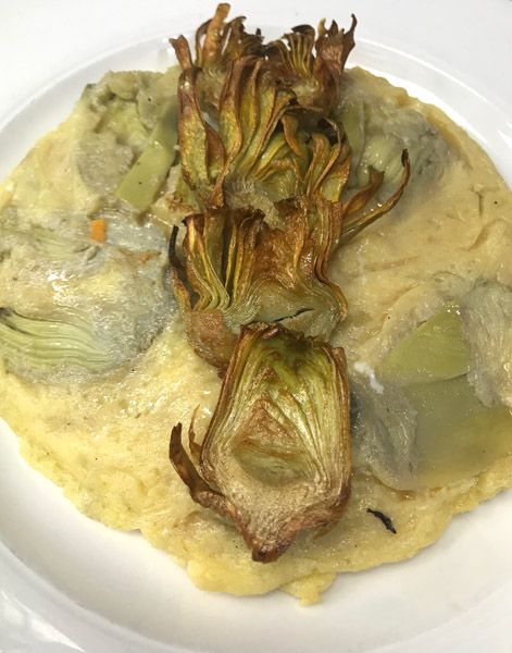 Tortilla de patatas y alcachofas