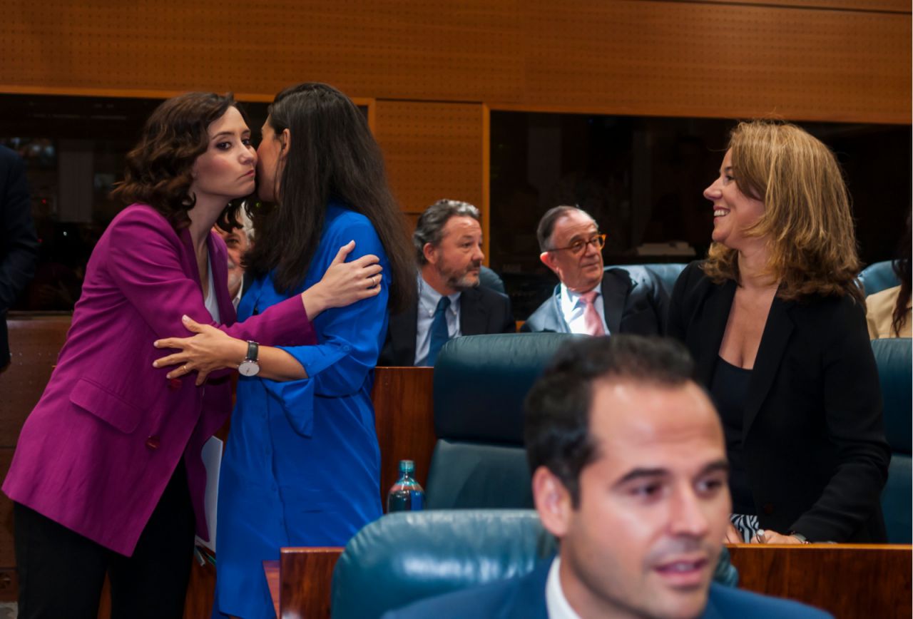 Ayuso ha tendido, desde el principio, la mano a Rocío Monasterio.
