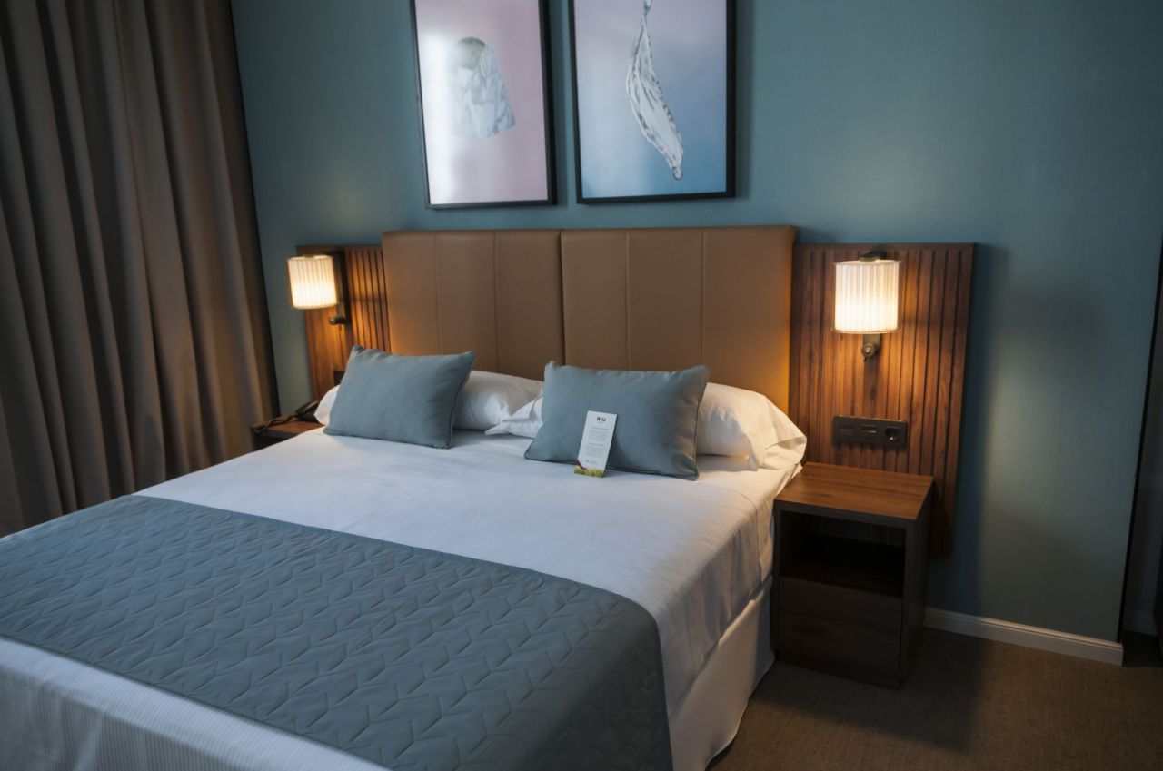 Una de las habitaciones del Hotel Riu Plaza de España.