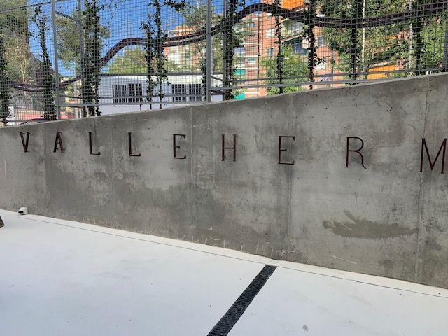 Estas letras han sido recuperadas del edificio original.