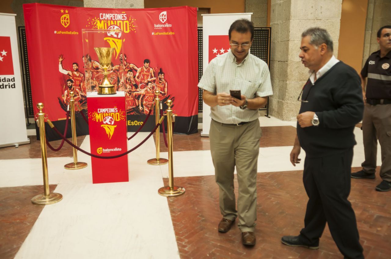 A partir de las 18H  se puede. ver la copa del mundo de baloncesto