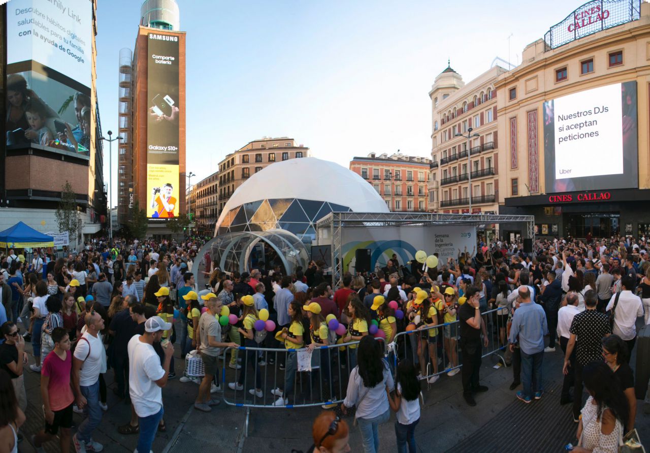 Fotos del Túnel de la Innovación situado en Callao del 1 al 6 de octubre para acercar la ingeniería de caminos a la ciudadanía.