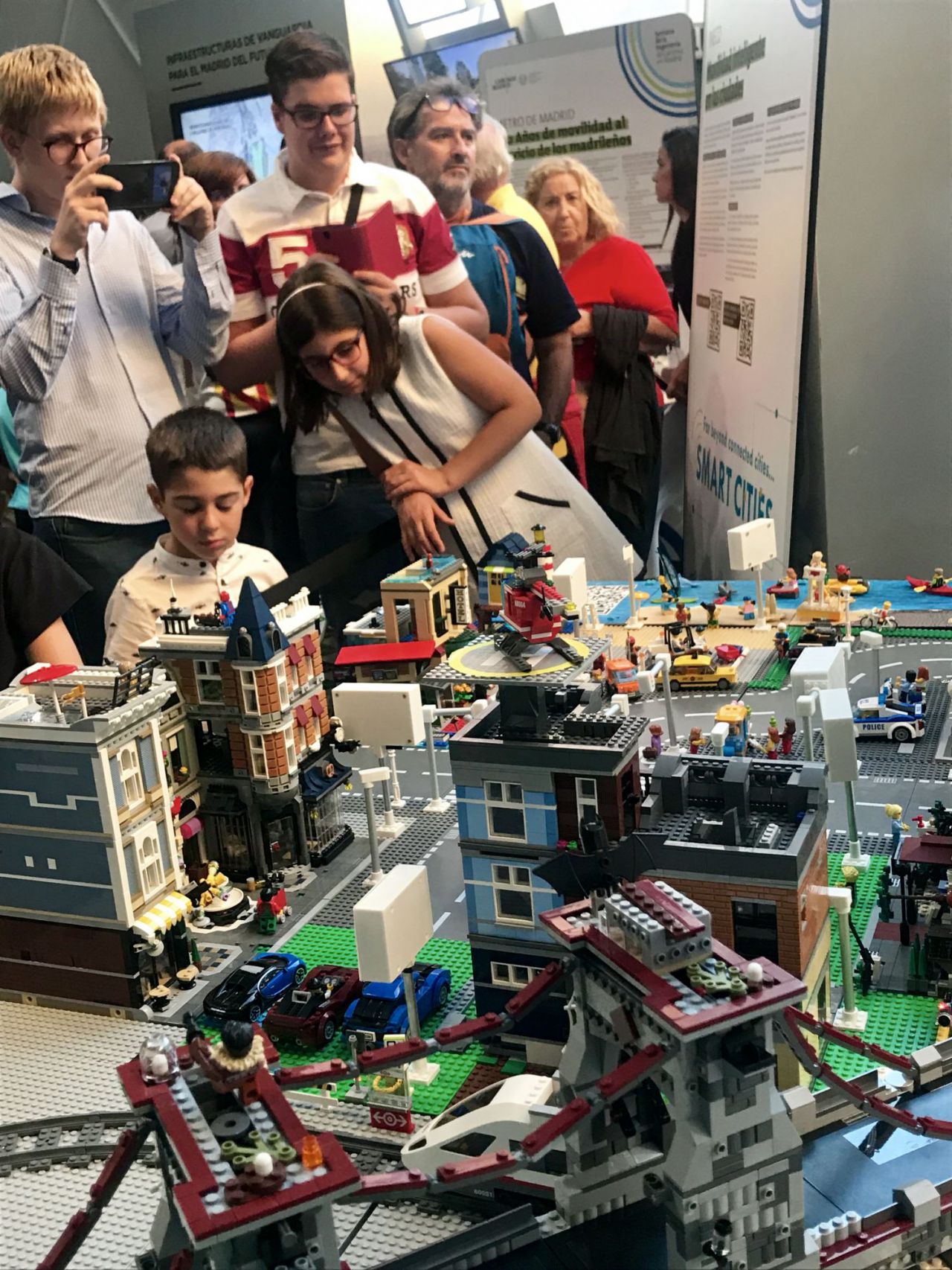 Fotos del Túnel de la Innovación situado en Callao del 1 al 6 de octubre para acercar la ingeniería de caminos a la ciudadanía.