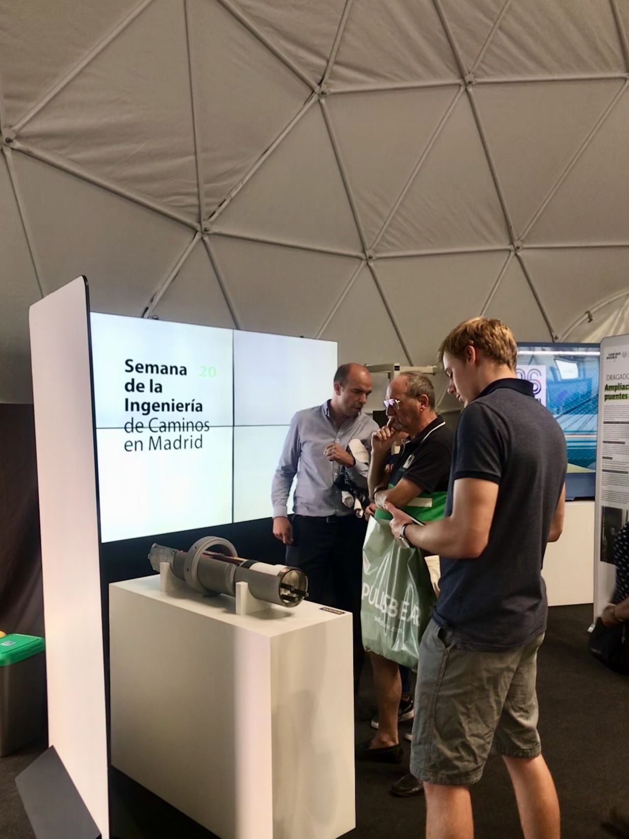 Fotos del Túnel de la Innovación situado en Callao del 1 al 6 de octubre para acercar la ingeniería de caminos a la ciudadanía.