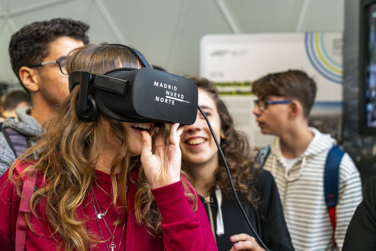 Fotos del Túnel de la Innovación situado en Callao del 1 al 6 de octubre para acercar la ingeniería de caminos a la ciudadanía.