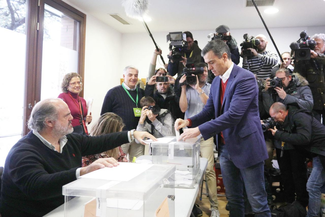 El presidente del Gobierno en funciones, Pedro Sánchez, ha votado en Pozuelo de Alarcón
