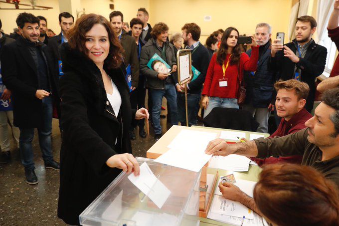 Isabel Díaz Ayuso, presidenta de la Comunidad de Madrid, ha votado en el Colegio Lope de Vega