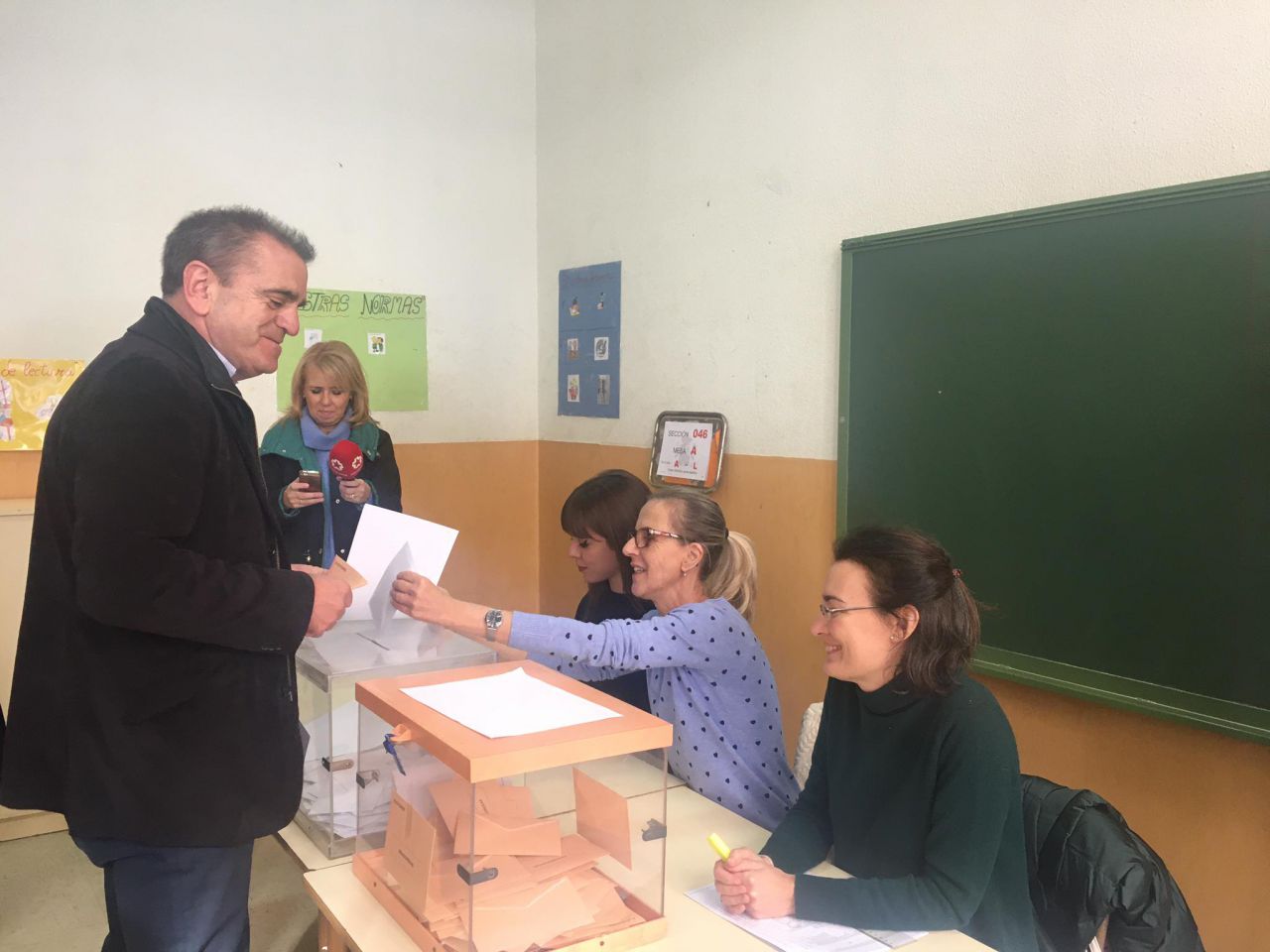 José Manuel Franco (PSOE) ha acudido a votar...