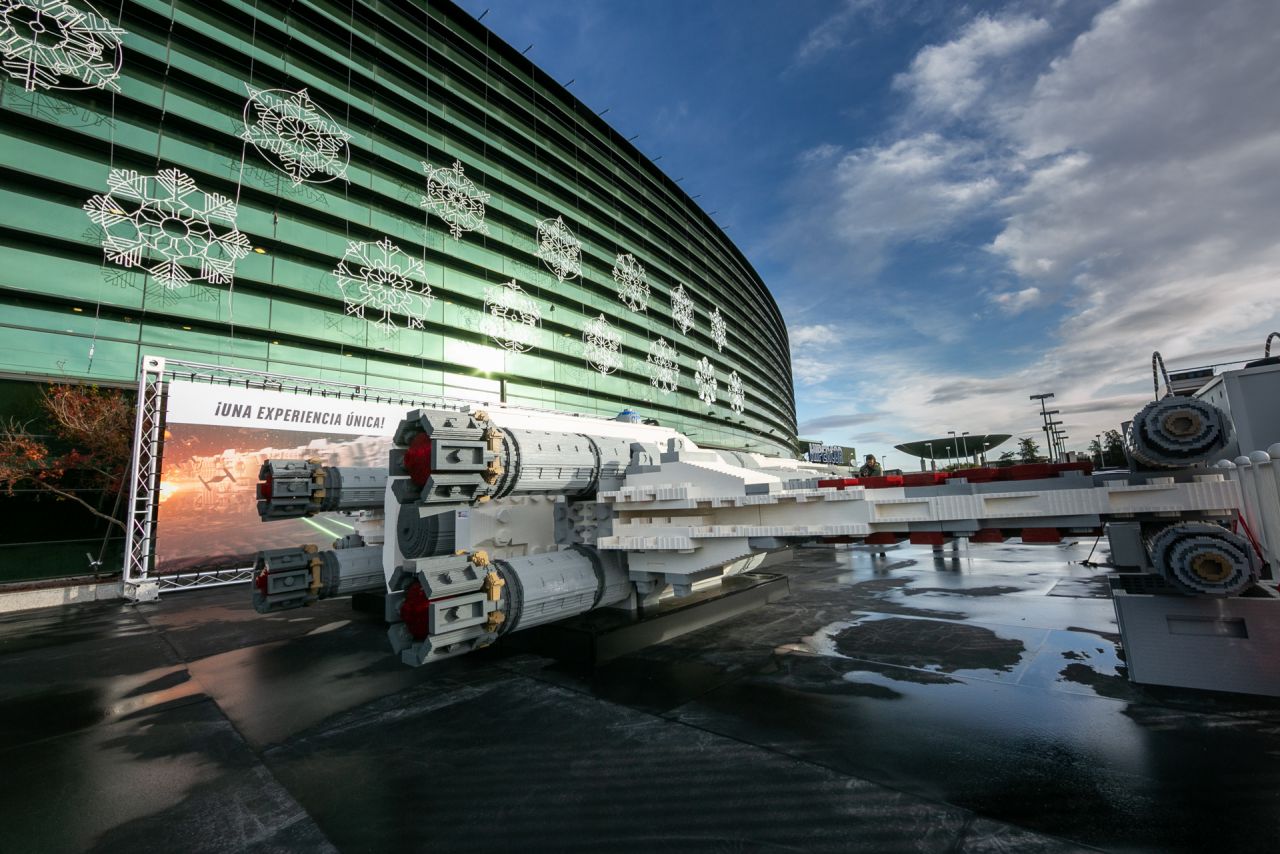El Corte Inglés trae a España la nave X-Wing de Star Wars a tamaño real de la mano de LEGO y Disney