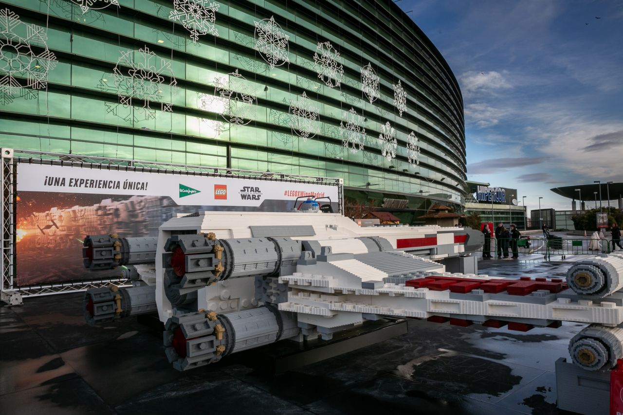 El Corte Inglés trae a España la nave X-Wing de Star Wars a tamaño real de la mano de LEGO y Disney