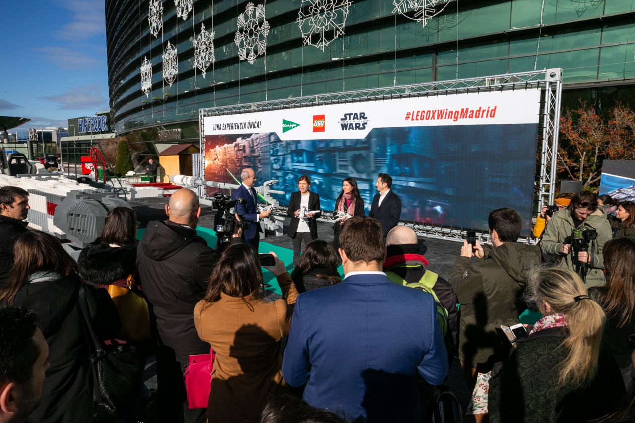 El Corte Inglés trae a España la nave X-Wing de Star Wars a tamaño real de la mano de LEGO y Disney