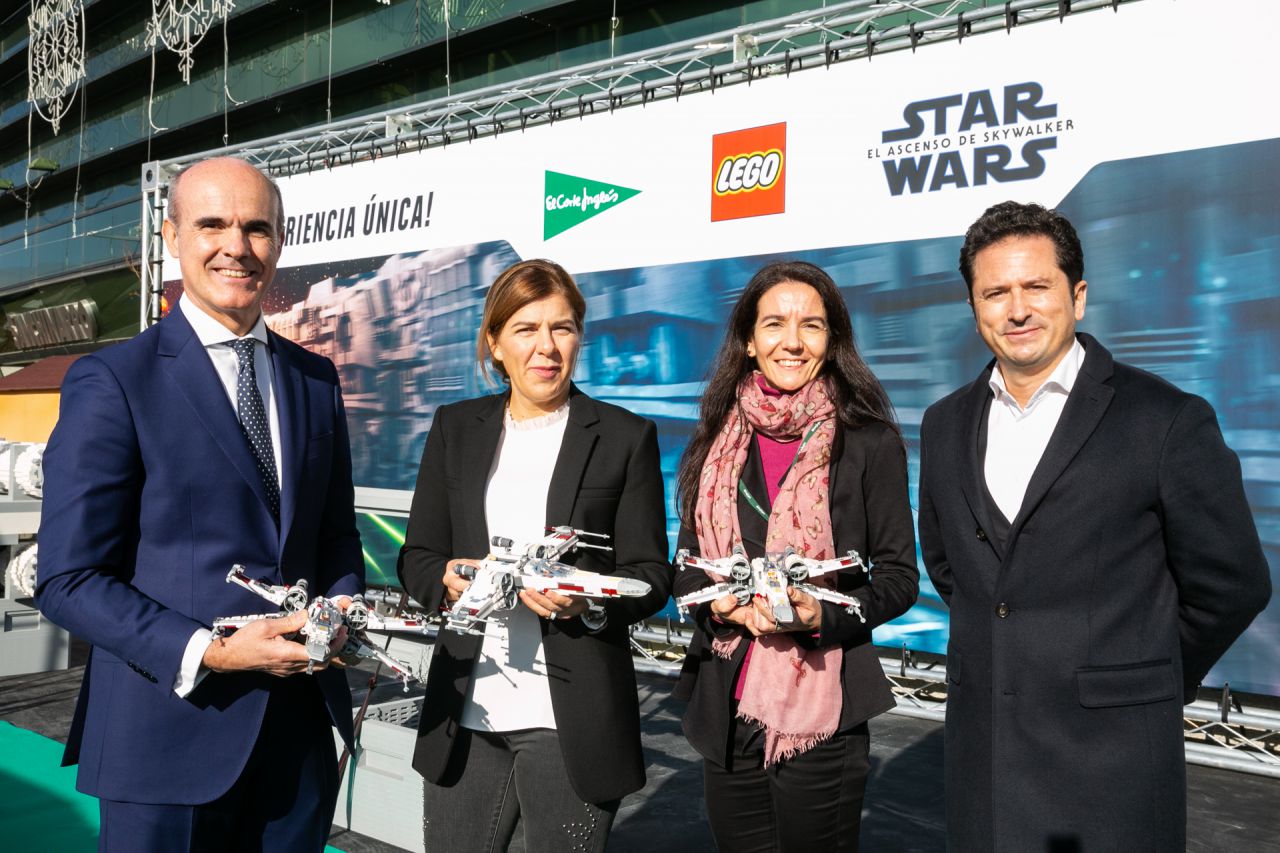 El Corte Inglés trae a España la nave X-Wing de Star Wars a tamaño real de la mano de LEGO y Disney