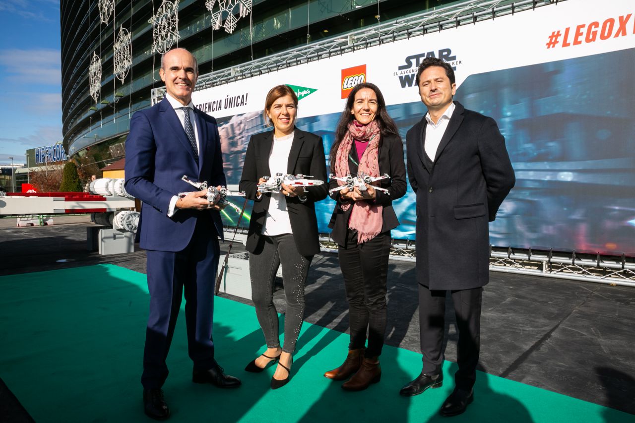 El Corte Inglés trae a España la nave X-Wing de Star Wars a tamaño real de la mano de LEGO y Disney