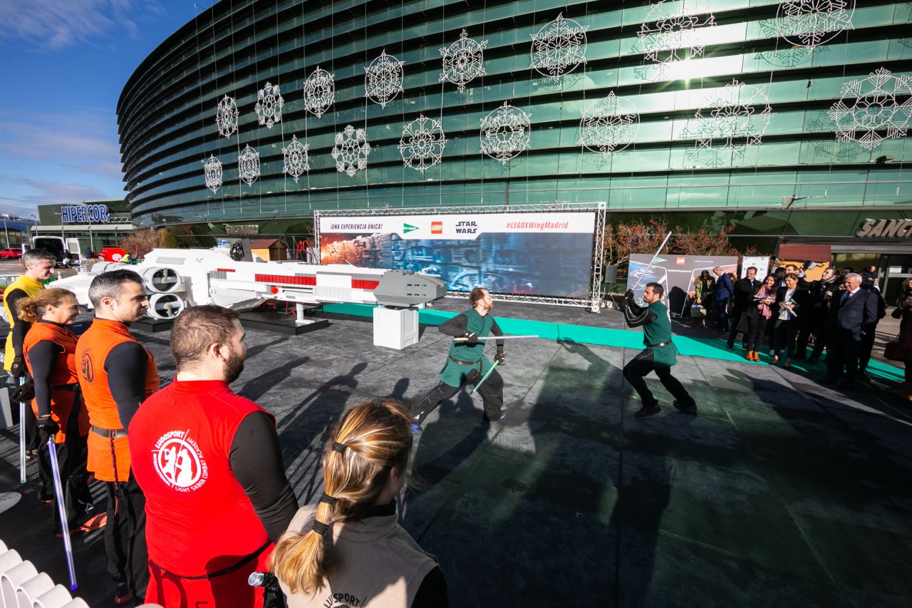 El Corte Inglés trae a España la nave X-Wing de Star Wars a tamaño real de la mano de LEGO y Disney