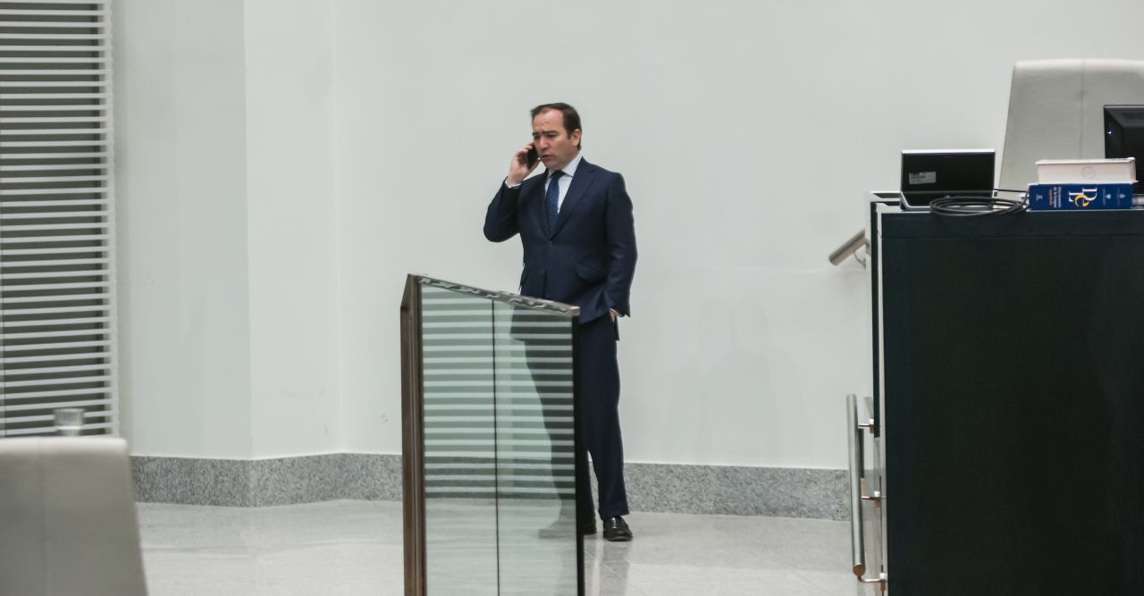 Borja Carabante, delegado de Movilidad y Medio Ambiente, al teléfono.