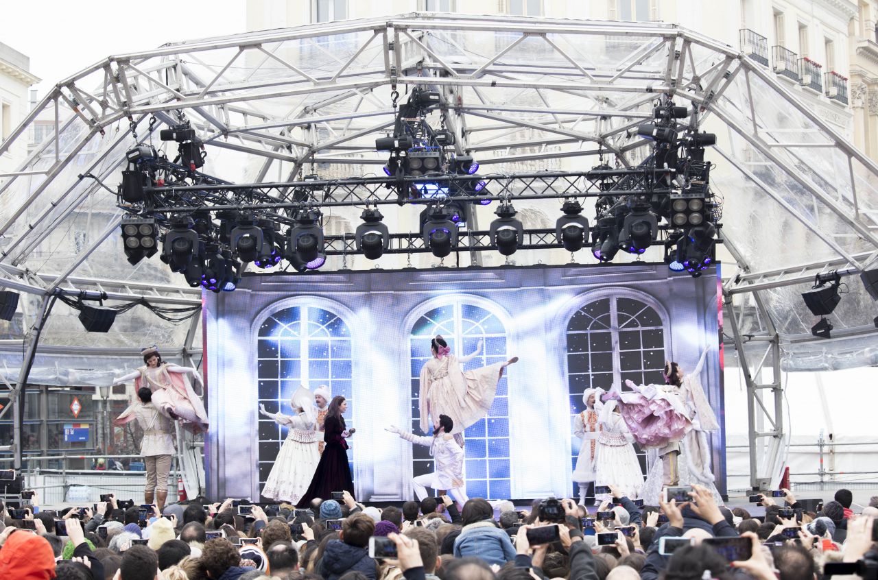 La Puerta del Sol acoge Madrid es Musical, que ha ofrecido una muestra de los grandes musicales que están en cartel en la capital.