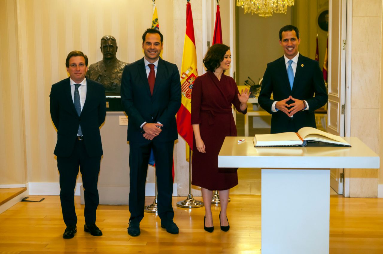 Juan Guaidó recibe la Medalla Internacional de la Comunidad de Madrid