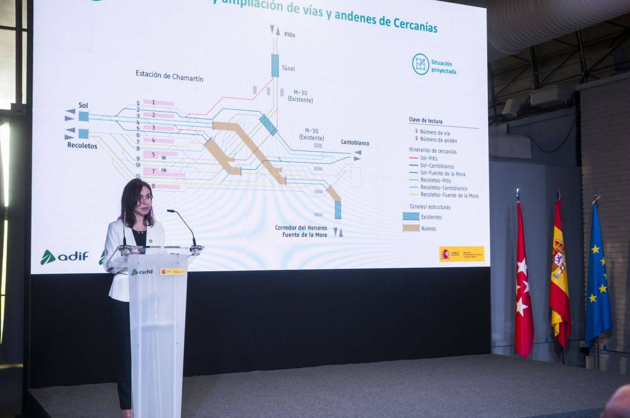 “La oportunidad de que esta actuación coincida en el tiempo y lugar con la estratégica operación de Madrid Nuevo Norte es una ocasión irrepetible para que ambas actuaciones se potencien y den lugar a un espacio único que sirve de motor a Madrid y al mismo tiempo a toda la red ferroviaria española en su conjunto”, ha indicado Pardo de Vera durante la presentación.