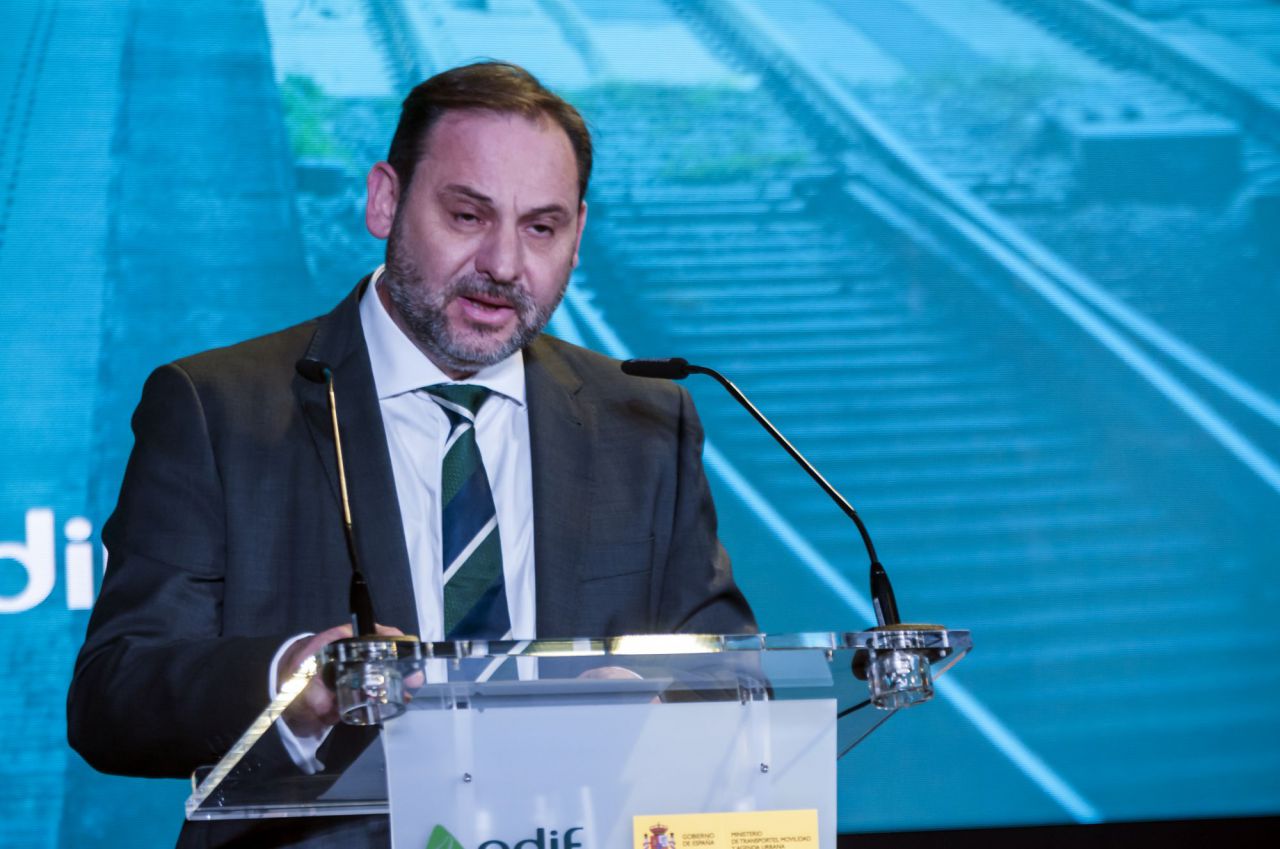 “La estación de Chamartín representa también la nueva filosofía sobre la que va a trabajar Adif”, ha asegurado el ministro, quien ha señalado que la empresa ferroviaria va a “convertir las estación en espacios de encuentro, de convivencia, de puerta de entrada a las opciones de movilidad más sostenibles”.