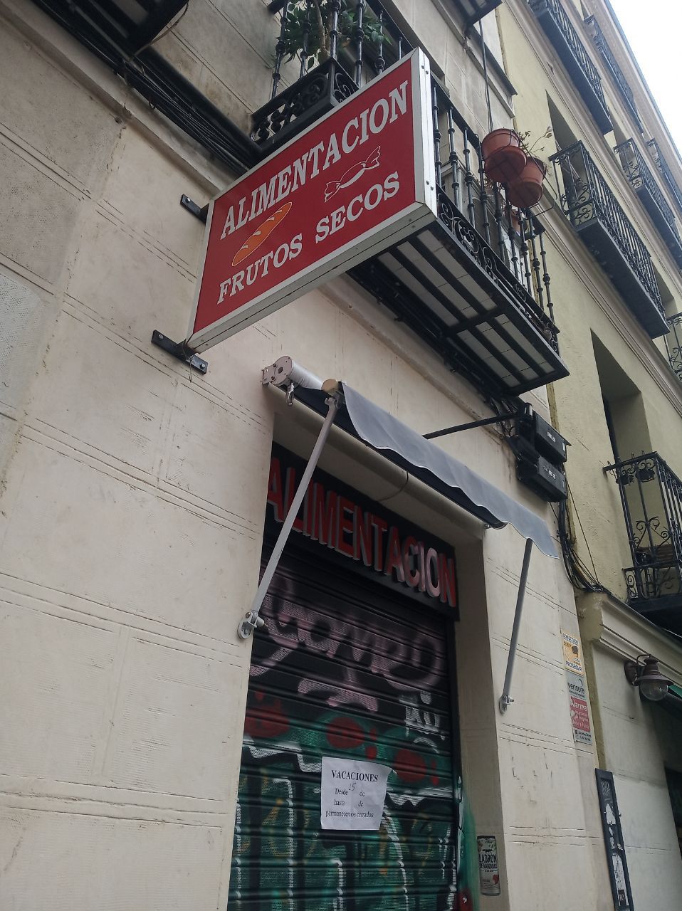 Establecimientos chinos en Madrid cerrados por Coronavirus