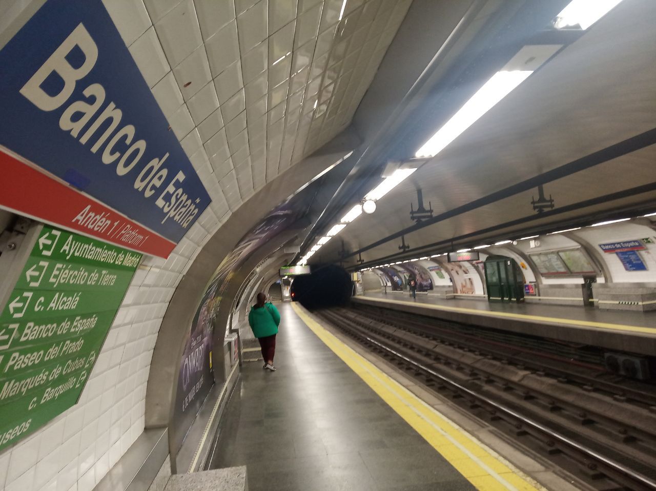 Las calles de Madrid permanecen casi desiertas ante la expansión del coronavirus