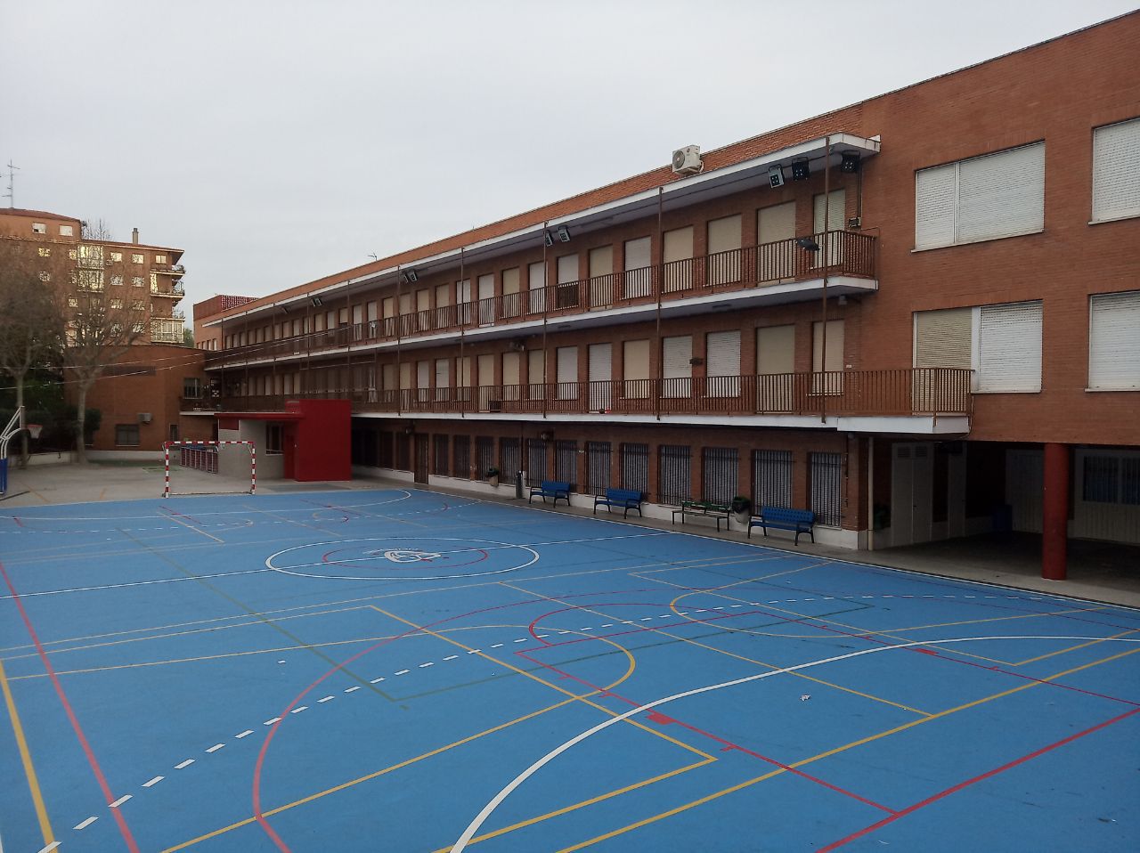 Las calles de Madrid permanecen casi desiertas ante la expansión del coronavirus