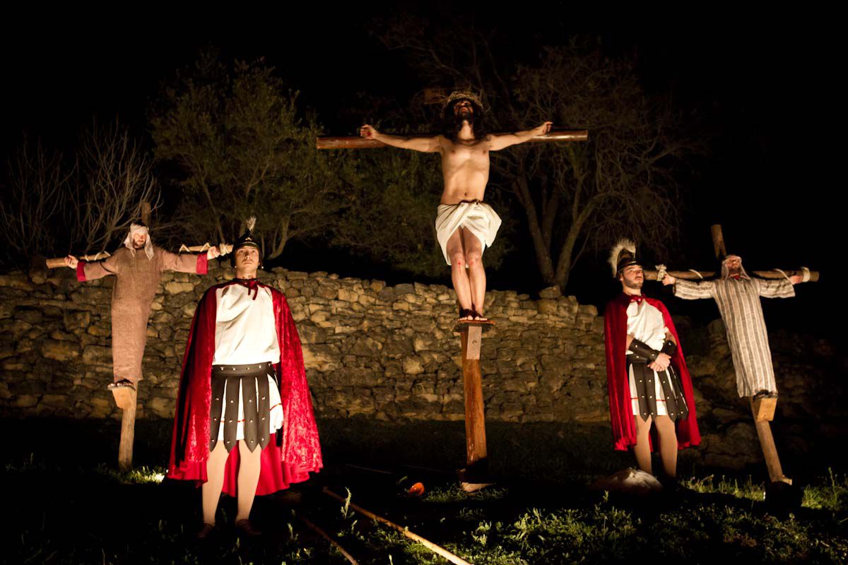 La crucifixión en el monte Gólgota.