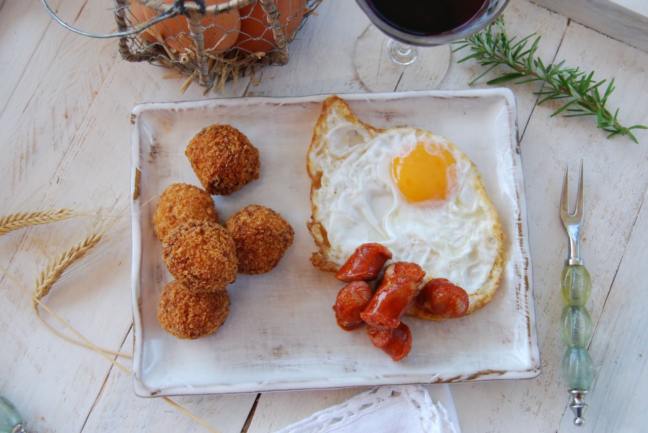 Croquetas de chistorra de Navarra y huevo frito