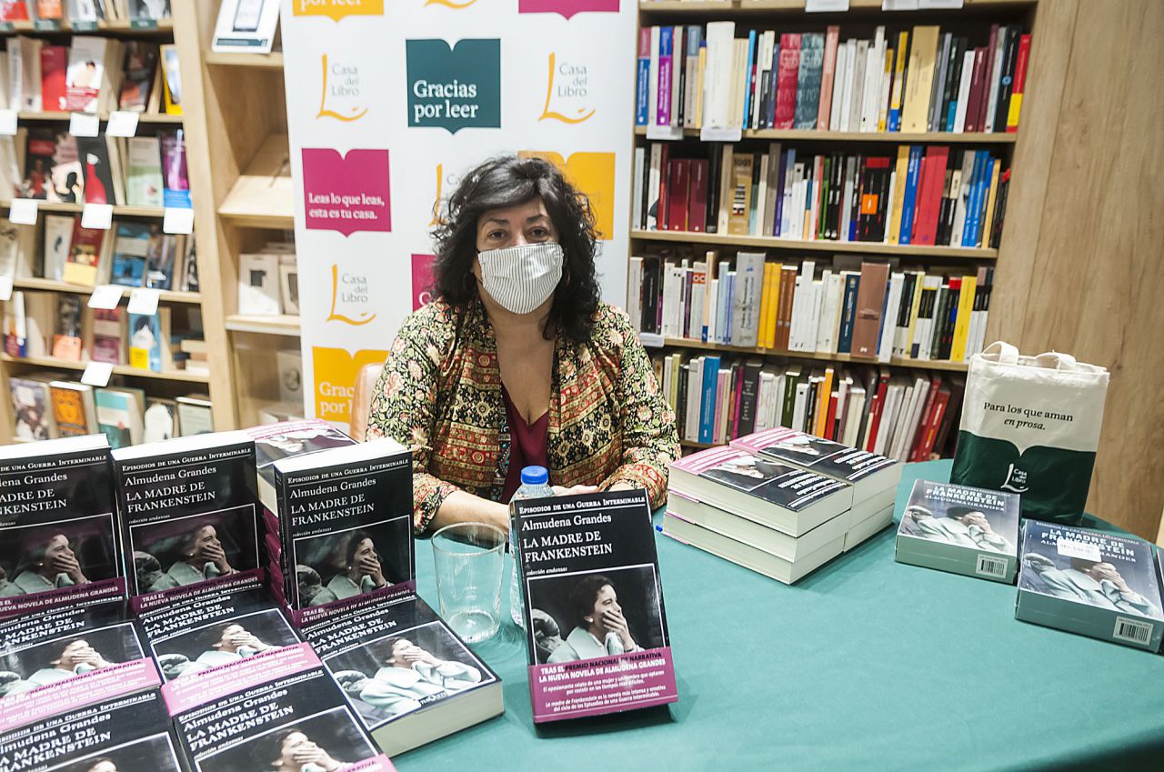 apertura, escritores,Almudena Grandes