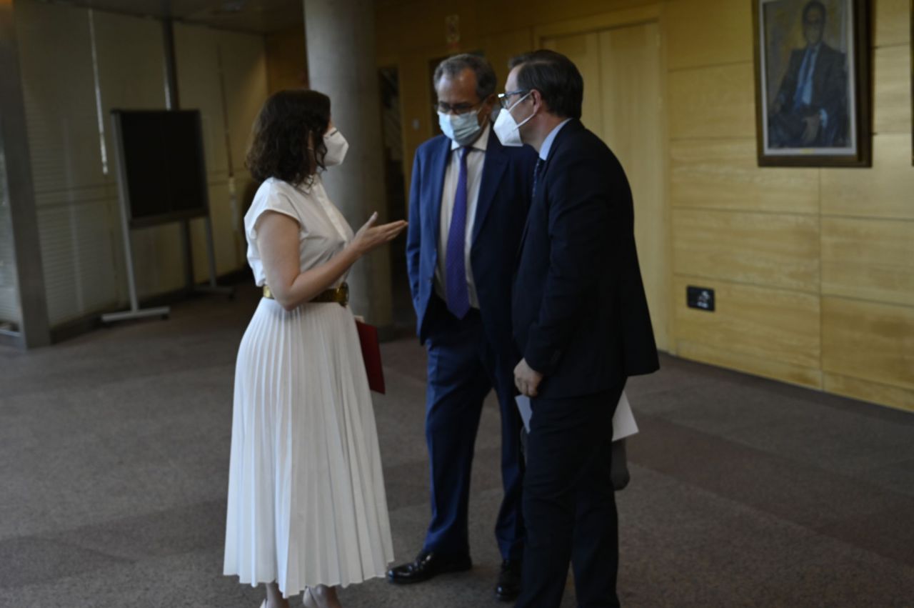 Isabel Díaz Ayuso, Alfonso Serrano y Enrique Ossorio