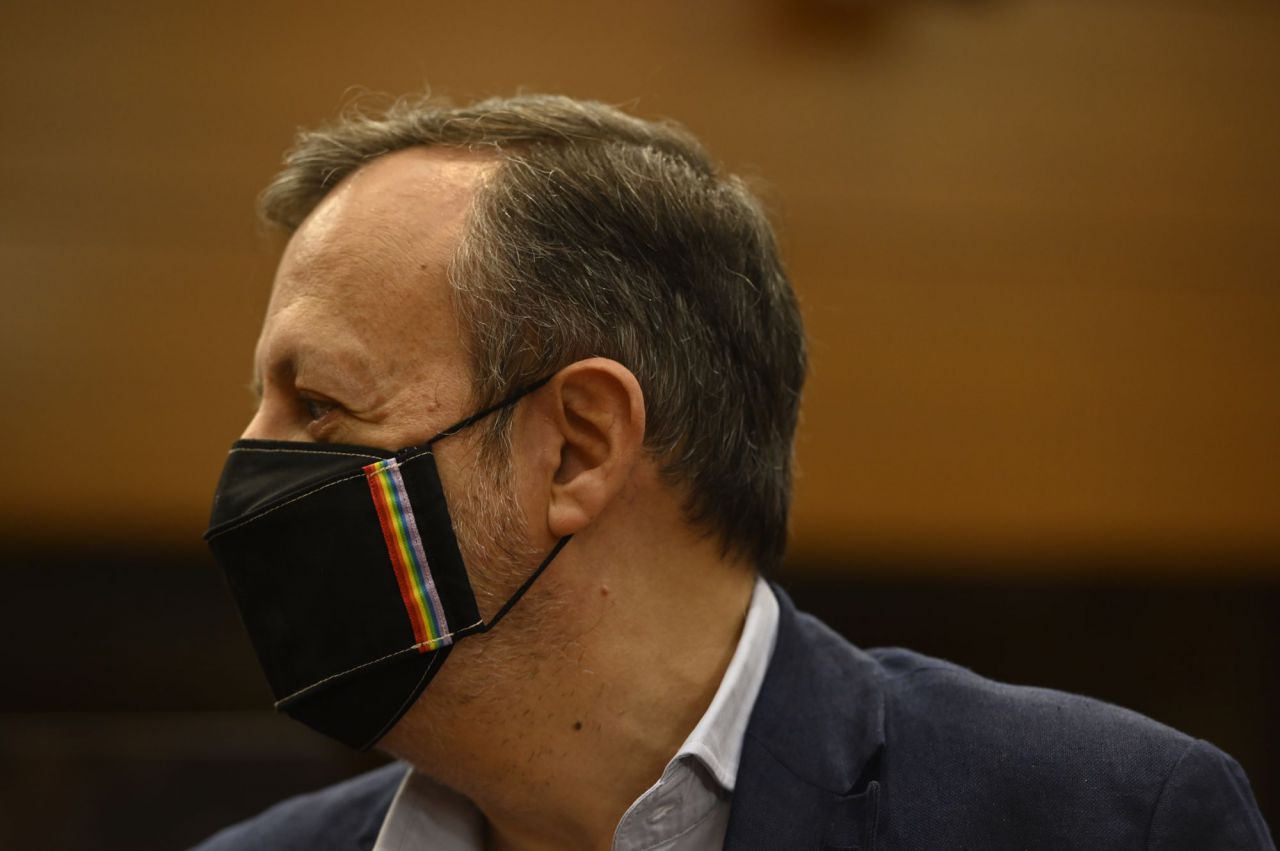 La LGTBIfobia llega a la Asamblea pero Ayuso asegura que esta "no quita el sueño a los madrileños"