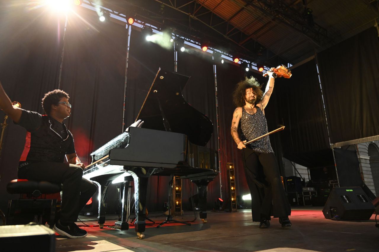 Musico,violinista,primera actuación