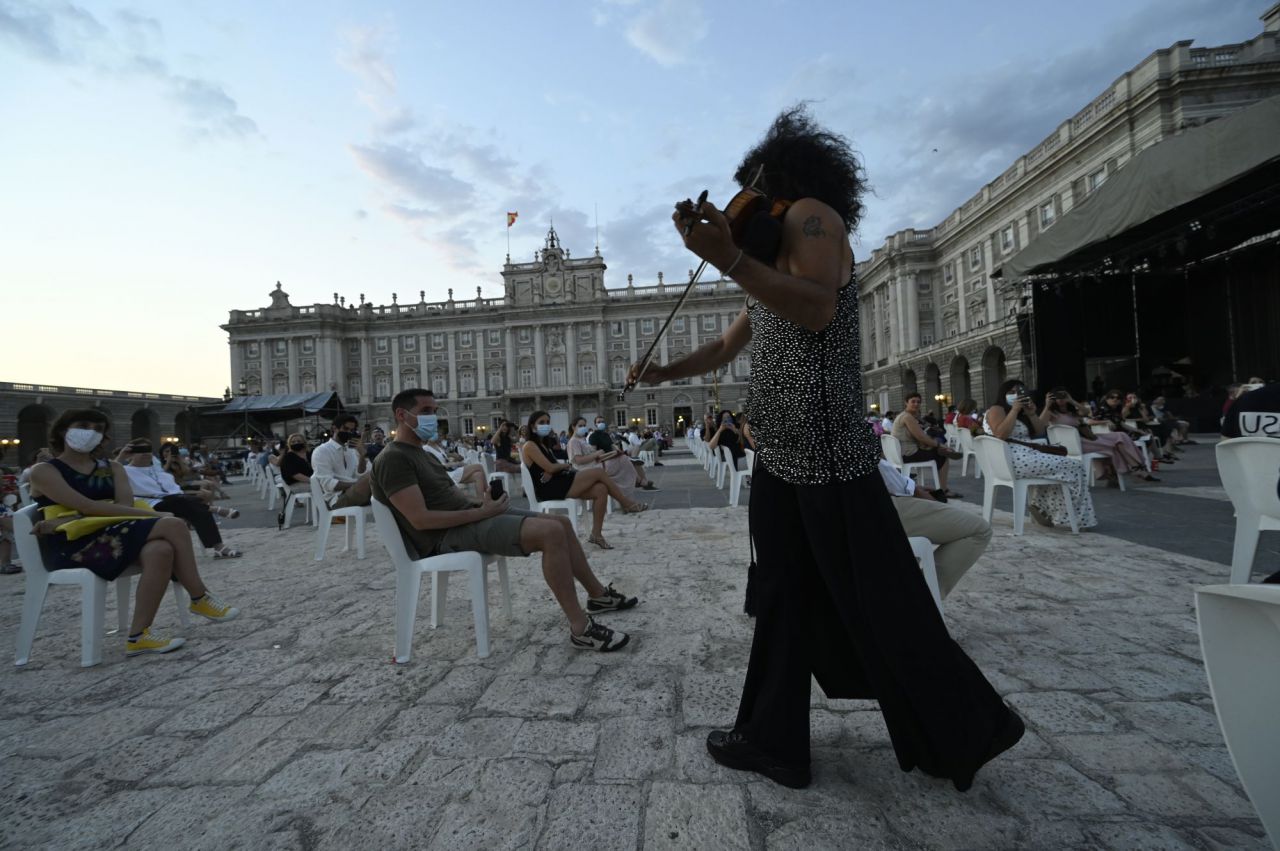 Musico,violinista,primera actuación